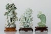 "Planta y grillo", figura de jade blanco con vetas verdes,