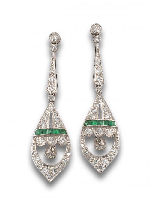 PENDIENTES, ESTILO ART DECÓ, DE ESMERALDAS Y DIAMANTES 