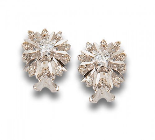 PENDIENTES FLOR DE DIAMANTES Y ORO BLANCO