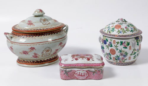 Caja en porcelana china Familia Rosa, S. XX