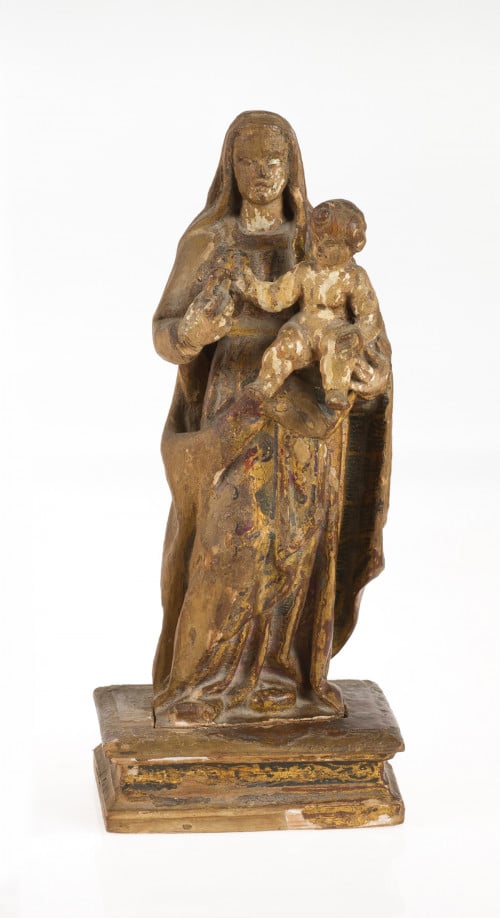 "Virgen con Niño" Escultura en madera tallada.