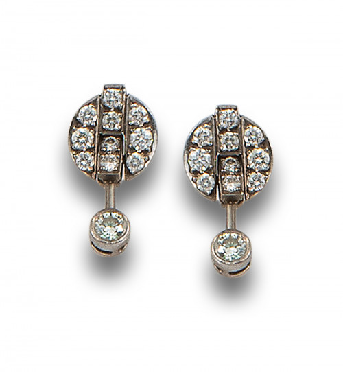 PENDIENTES COLGANTES DE DIAMANTES Y ORO BLANCO