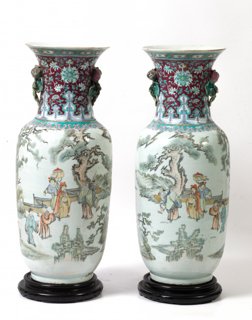 Pareja de jarrones de porcelana  china, pps. S. XX