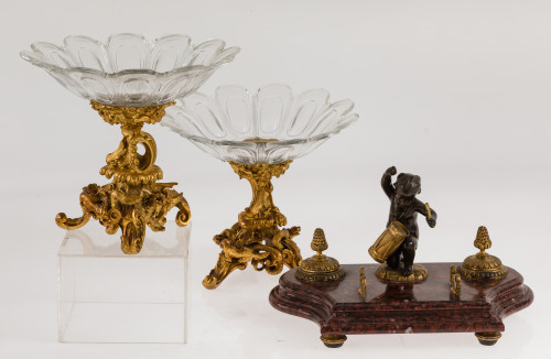  Pareja de centros de mesa en bronce dorado y cristal