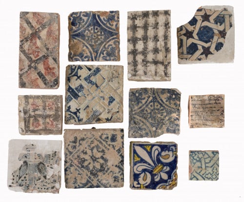 Lote de doce azulejos de cerámica esmaltada, Valencia, S.XV