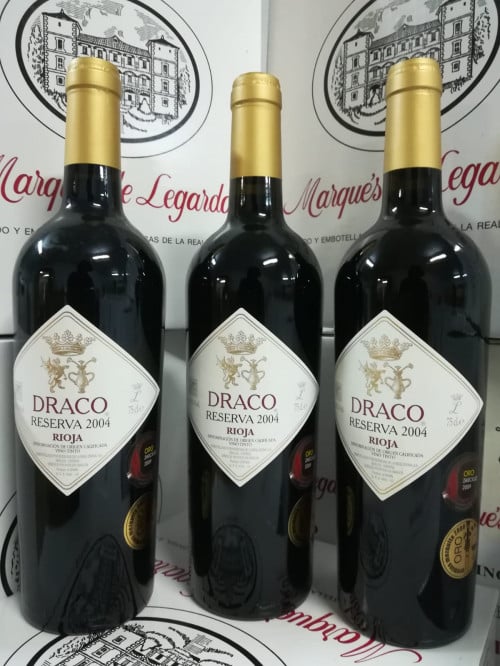 Estuche de madera con 3 botellas de Draco Reserva