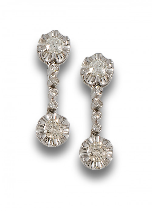 PENDIENTES LARGOS DE ORO BLANCO Y DIAMANTES