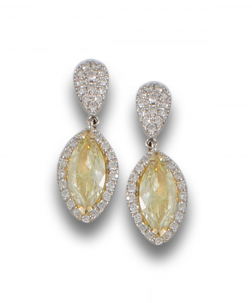 PENDIENTES COLGANTES DE DIAMANTES Y ORO BLANCO