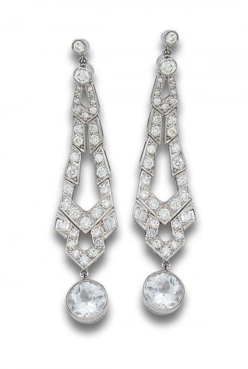 PENDIENTES ESTILO ART DECO EN PLATINO CON DIAMANTES Y ZAFIR