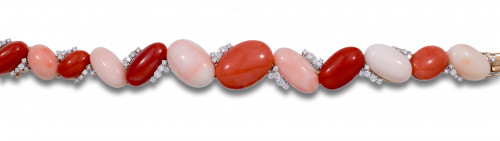 PULSERA DE CABUJONES DE CORAL, DIAMANTES Y ORO