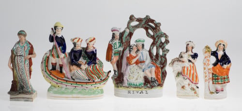 "Pareja en una góndola", grupo de cerámica, Staffordshire, 