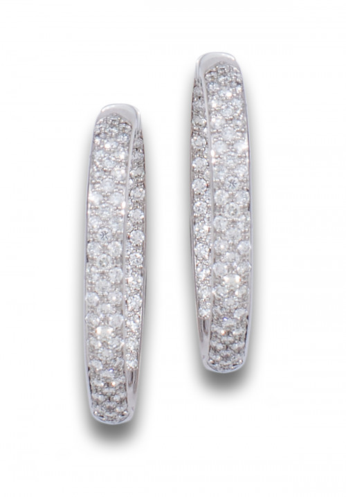 PENDIENTES CRIOLLAS IN & OUT DE DIAMANTES, EN ORO BLANCO