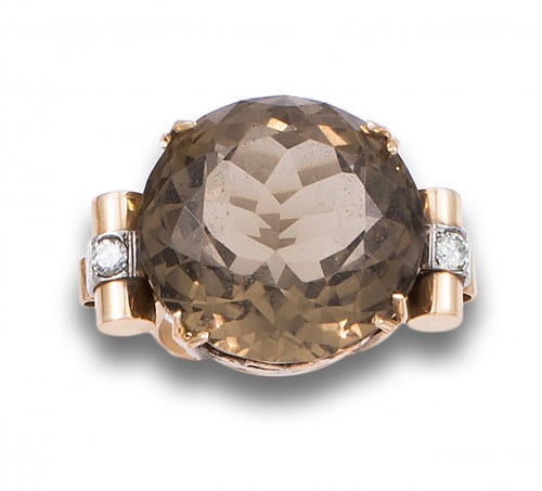 LARGE CHEVALIER RING, 1940&#39;S, FUME TOPAZ, DIAMONDS AND YELL