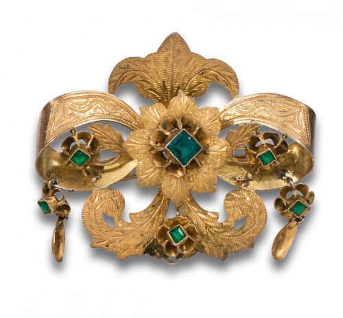 BROCHE S.XIX EN ORO Y VIDRIOS VERDES