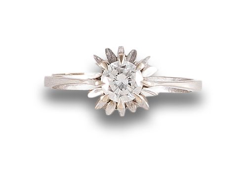 SOLITAIRE DIAMOND AND WHITE GOLD RING