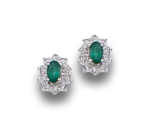 PENDIENTES DE ORO BLANCO, ESMERALDAS Y DIAMANTES