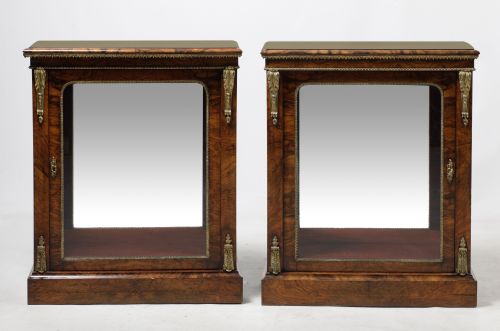 Pair of entredos following models from the 19th century