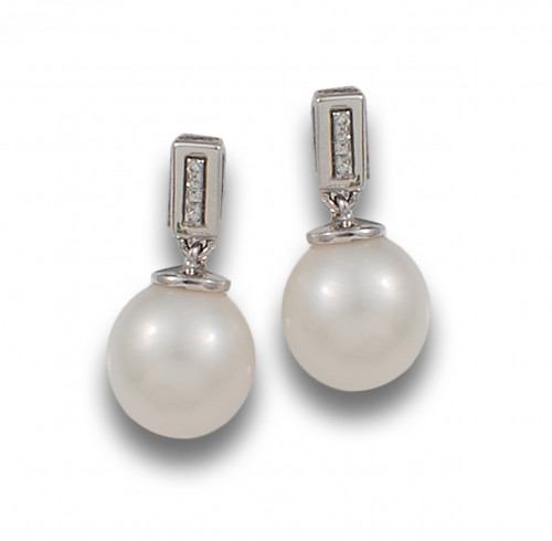 PENDIENTES COLGANTES DE DIAMANTES, PERLAS Y ORO BLANCO