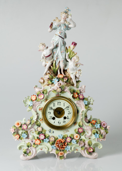 Reloj de sobremesa de porcelana de Dresde, Alemania, ffs. S