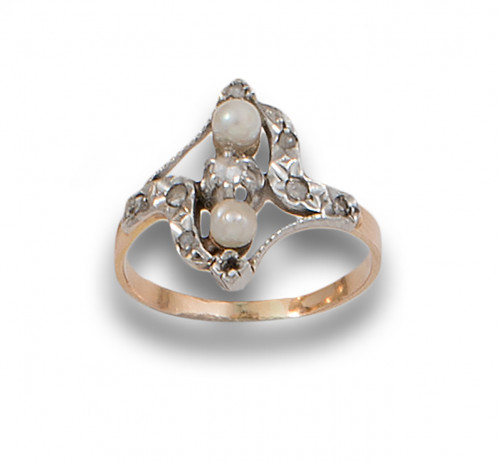 RING 20TH CENTURY IN GOLD AND PLATINUM WITH PEARLS AND DIAM