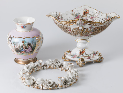 "Surtout de table" de porcelana blanca esmaltada, Francia,