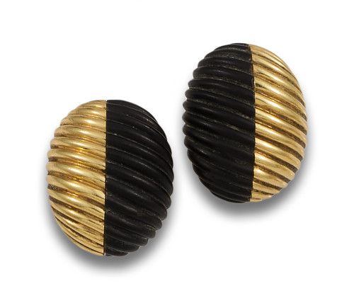 PENDIENTES VAN CLEEF AND ARPELS EN ORO Y MADERA