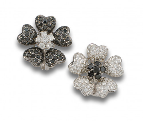 PENDIENTES FLOR EN ORO Y DIAMANTES