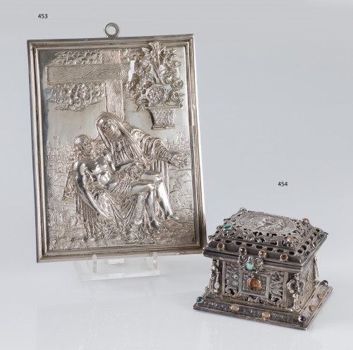 "Piedad", relieve de plata repujada ley 916 y platero López