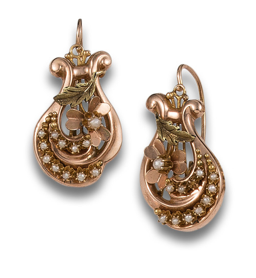 PENDIENTES ALFONSINOS, S.XIX, EN ORO AMARILLO CON PERLITAS