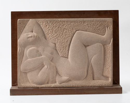 JUAN HARO PÉREZ, "Maternidad" 1975, Relieve en piedra sobre