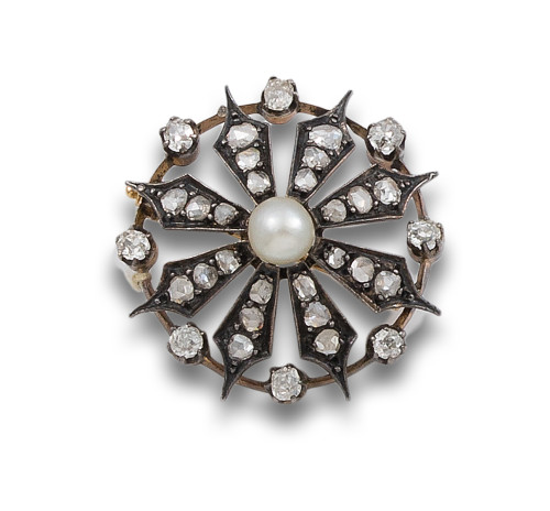 BROCHE, FF. S. XIX, EN ORO Y VISTAS EN PLATA CON DIAMANTES 