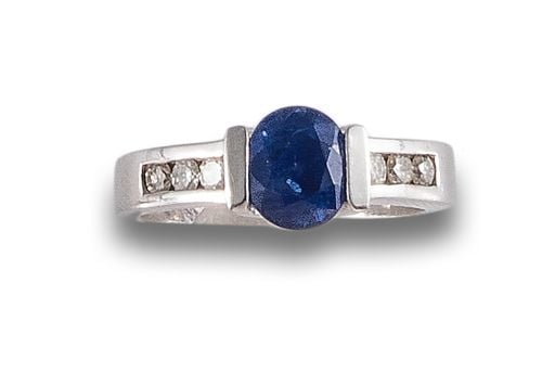 SAPPHIRE AND DIAMONDS RING, IN WHITE GOLD