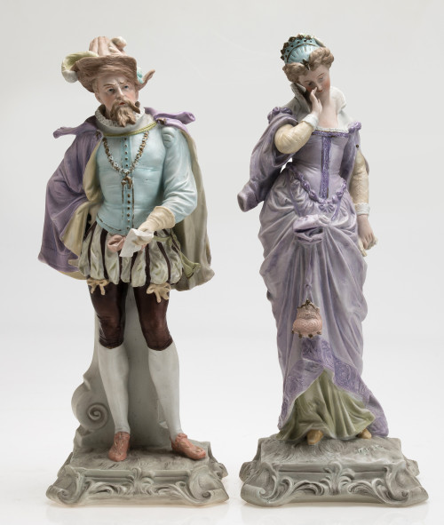 "Pareja galante", dos figuras de biscuit policromado, Franc