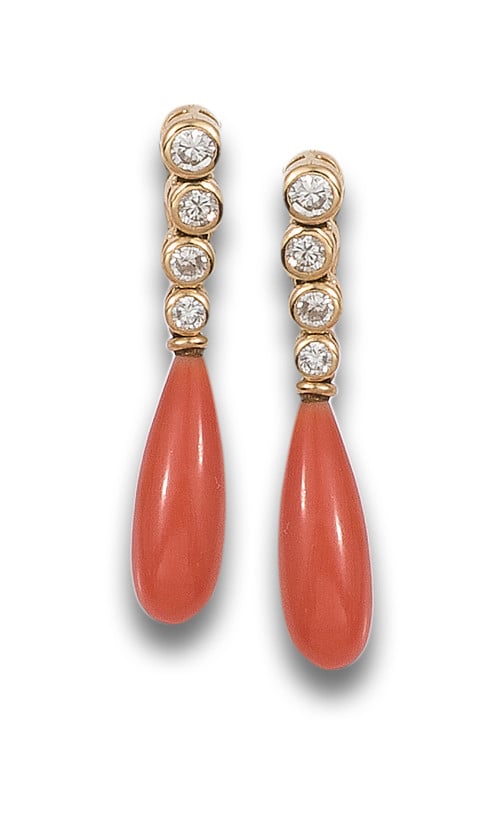 PENDIENTES EN ORO AMARILLO CON DIAMANTES Y CORAL