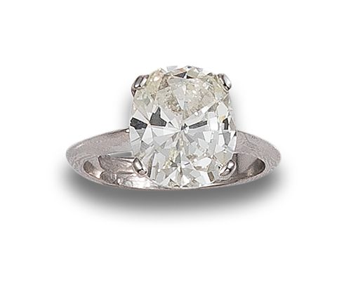 DIAMOND RING 5.01 CT