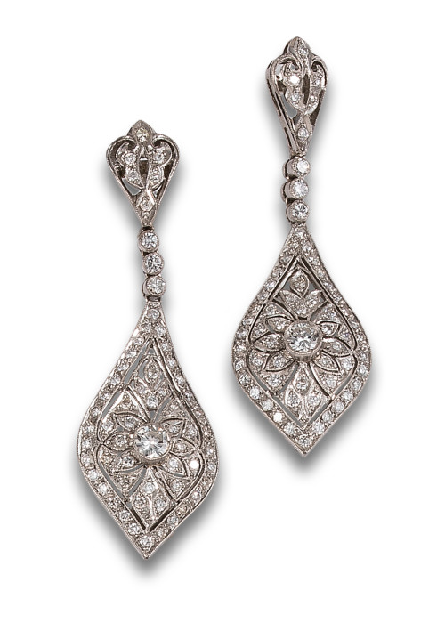 LONG EARRINGS, ANTIQUE STYLE, DIAMONDS, IN PLATINUM