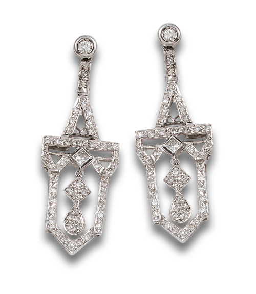 PENDIENTES, ESTILO ART DÉCO DE DIAMANTES, EN ORO BLANCO