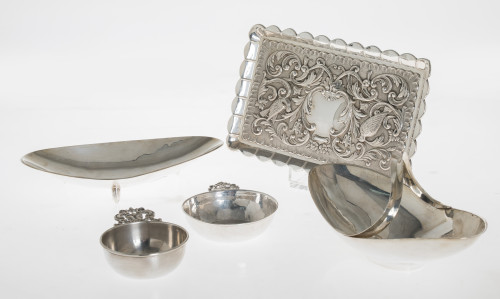 Bandeja rectangular de plata española, Ley 916, S. XX