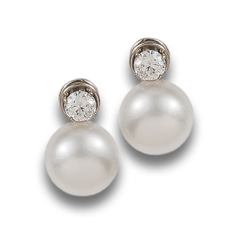 EARRINGS IN WHITE GOLD AND PEARLS