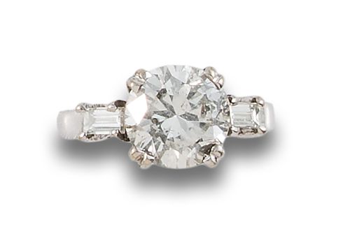 SORTIJA EN ORO BLANCO CON DIAMANETE DE 2.90 CT. APROX