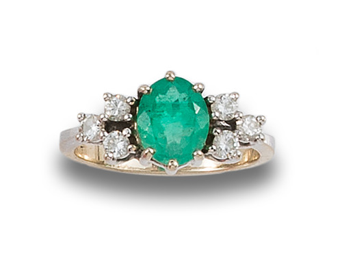 WHITE GOLD RING WITH EMERALD AND DIAMONDS