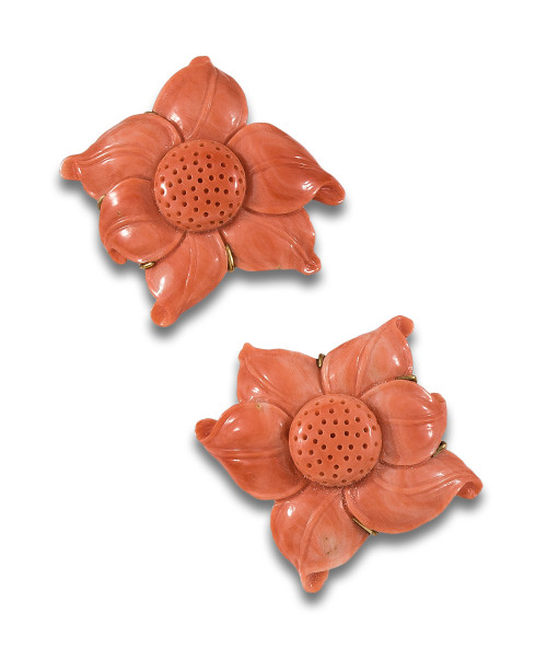 PENDIENTES DE FLORES DE CORAL, EN ORO AMARILLO