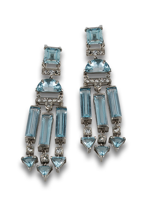 PENDIENTES LARGOS, ESTILO ART DECÓ, DE TOPACIOS Y DIAMANTES