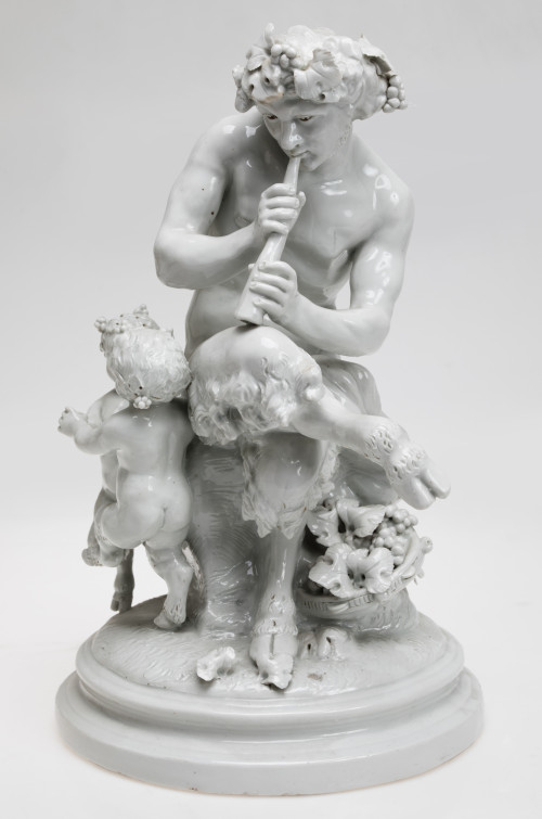 "Pan", figura de porcelana blanca esmaltada de Capodimonte,