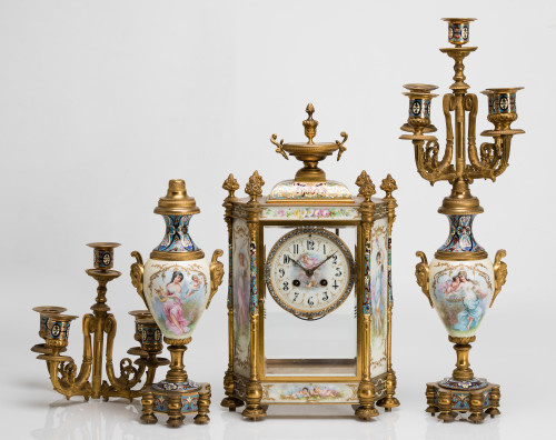 Guarnición de reloj y pareja de candelabros, Francia, S.XX