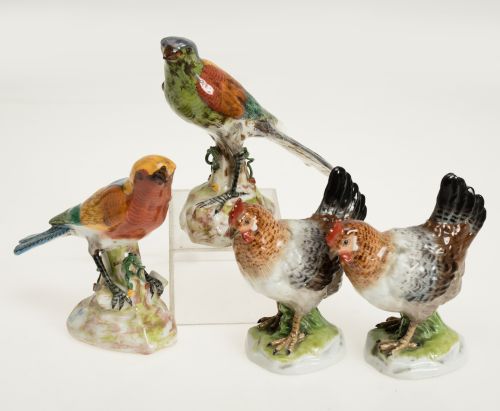 "Couple of chickens" and Pair of birds", four porcelain fig