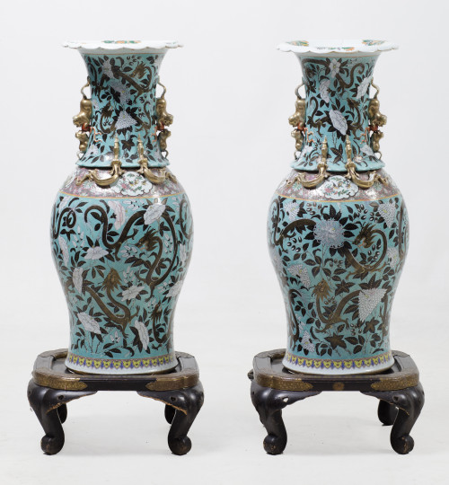 Pareja de jarrones de porcelana, China, S. XX