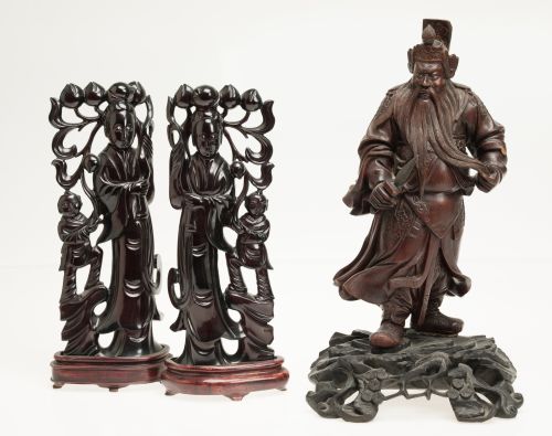 Figura de guerrero de madera de cerezo, China, S. XX