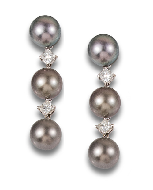 LONG EARRINGS WITH TAHTI PEARLS AND DIAMONDS, IN WHITE GOLD