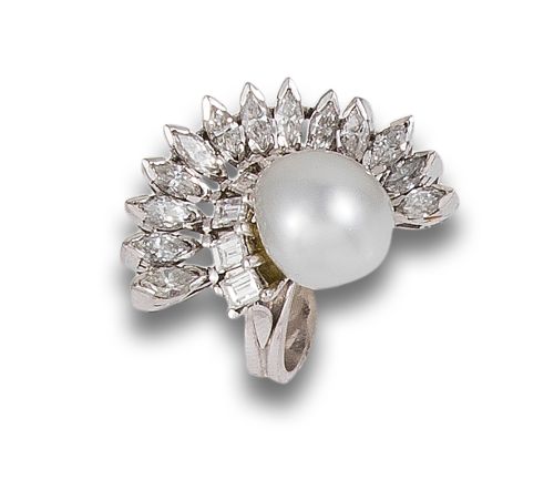 PEARL AND DIAMONDS RING, IN PLATINUM